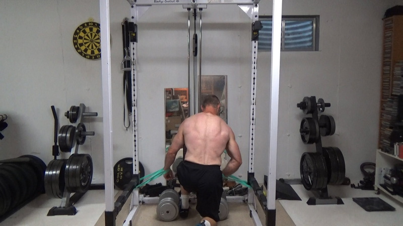 Band-Dumbbell Shrugs for Bigger Middle Traps